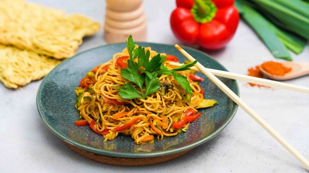 Nouilles chinoises aux légumes et aux épices